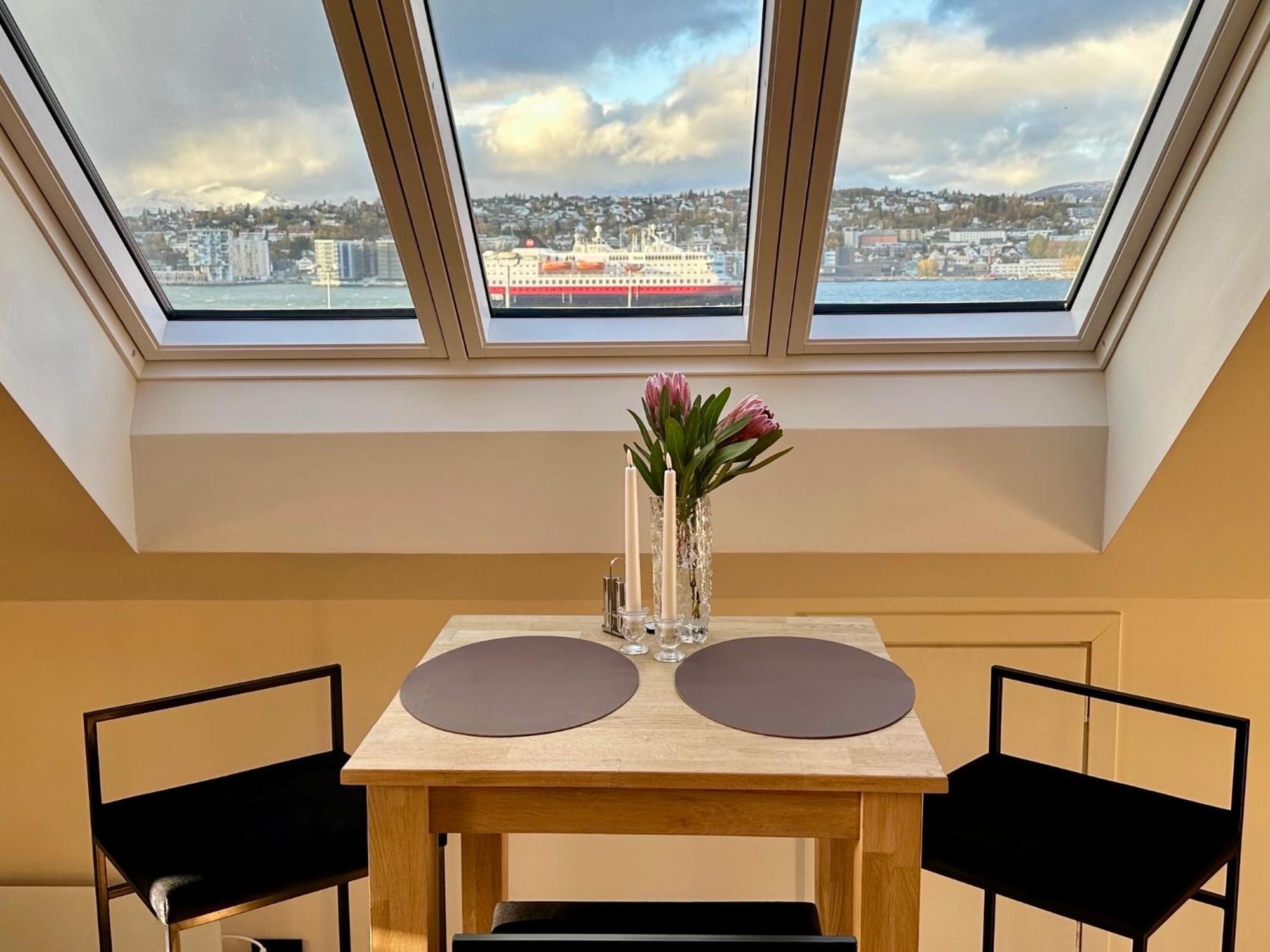 Leilighet Urban Rooftop With Panoramic Sea View - Free Parking Tromsø