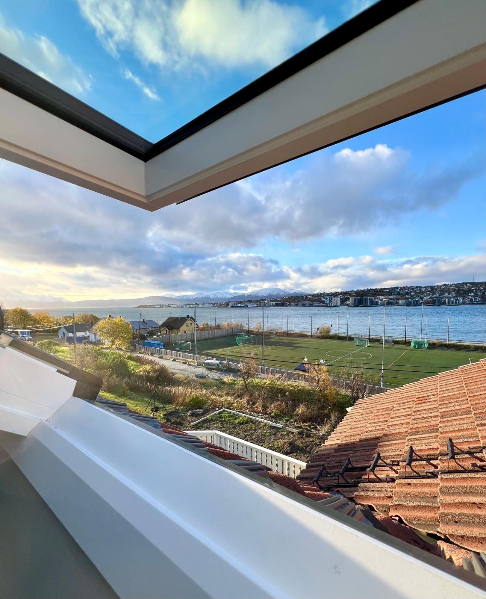Leilighet Urban Rooftop With Panoramic Sea View - Free Parking *
