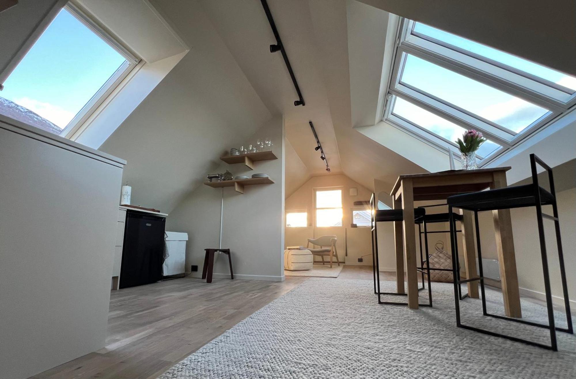 Urban Rooftop With Panoramic Sea View - Free Parking Leilighet