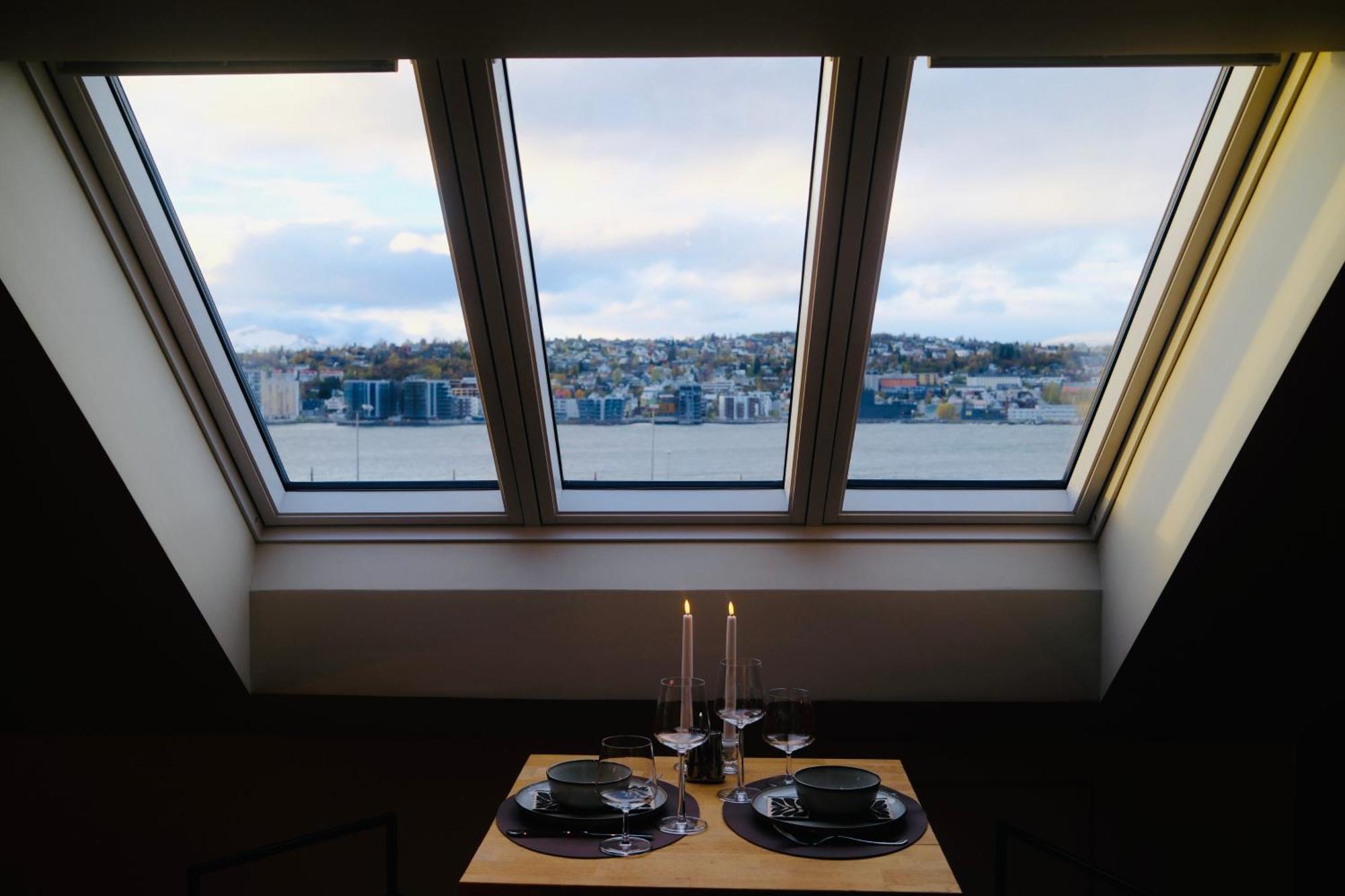 Urban Rooftop With Panoramic Sea View - Free Parking Leilighet *