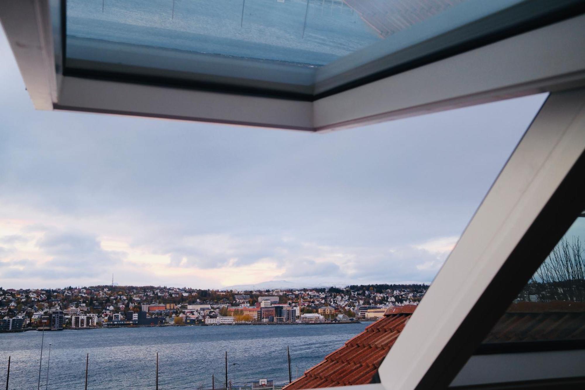 Leilighet Urban Rooftop With Panoramic Sea View - Free Parking Tromsø